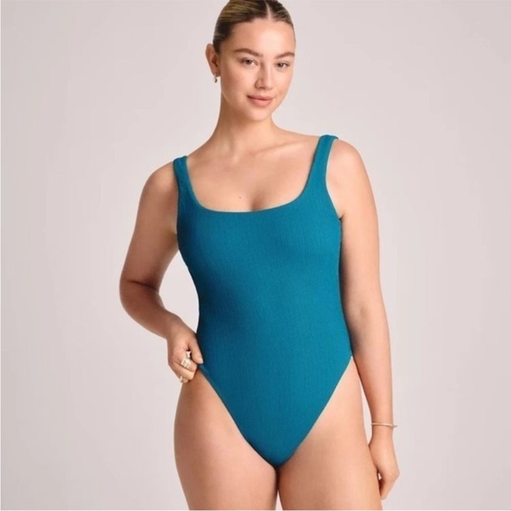 Vitamin A Ribbed Low Back Textured Jade One Piece Swimsuit in Blue Size Medium